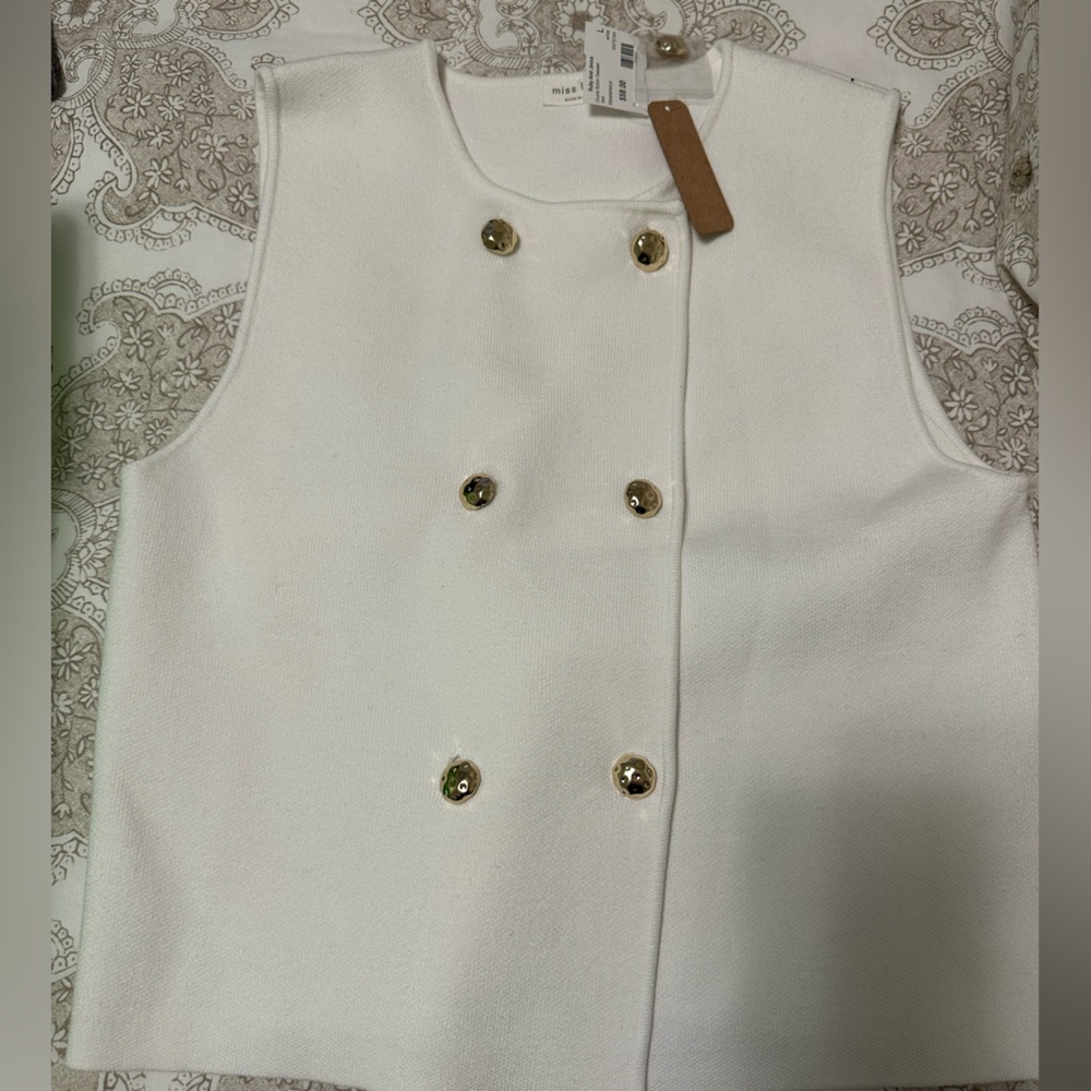 Miss Lovr White Sleeveless sweater vest